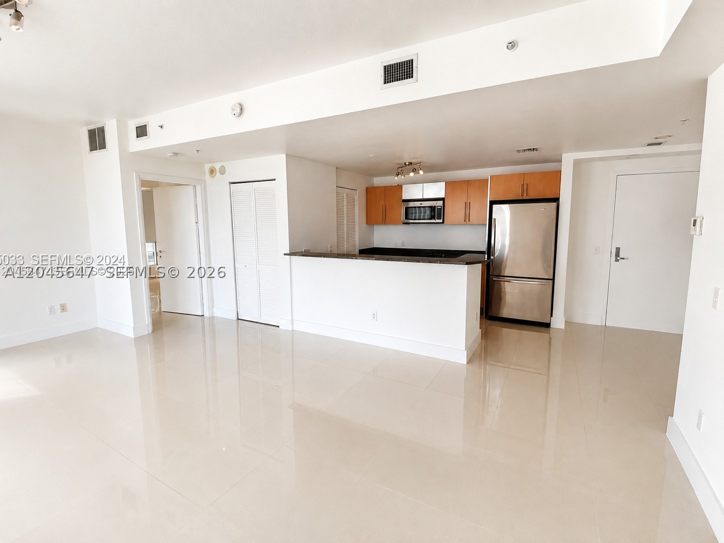 300 S Biscayne Blvd #T-2302, Miami FL 33131