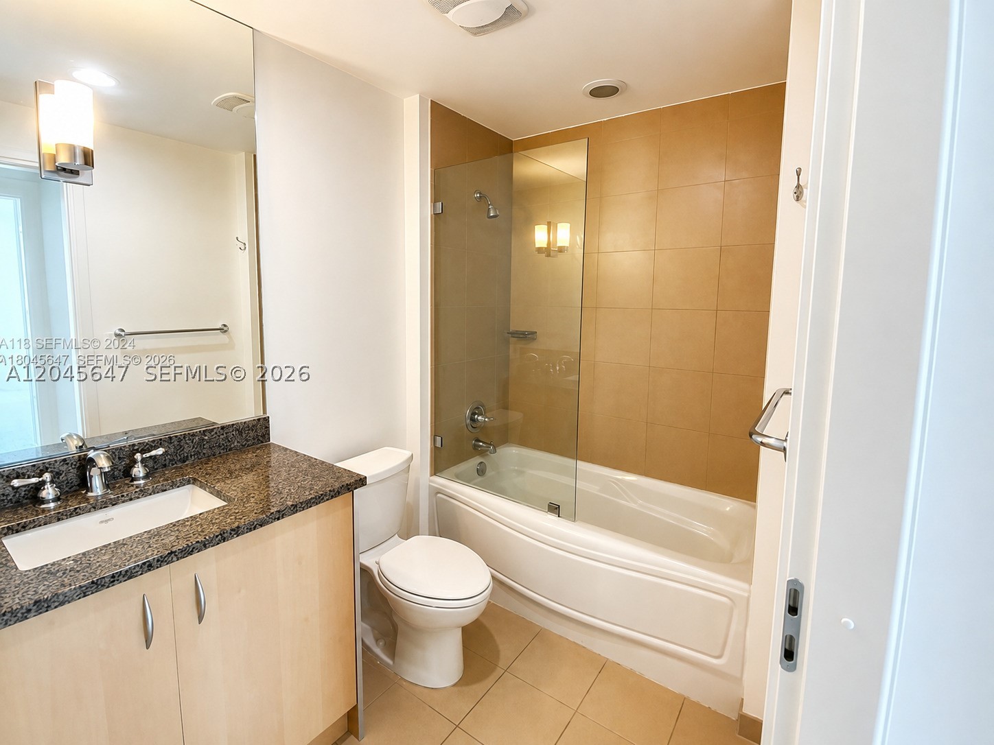 300 S Biscayne Blvd #T-2302, Miami FL 33131