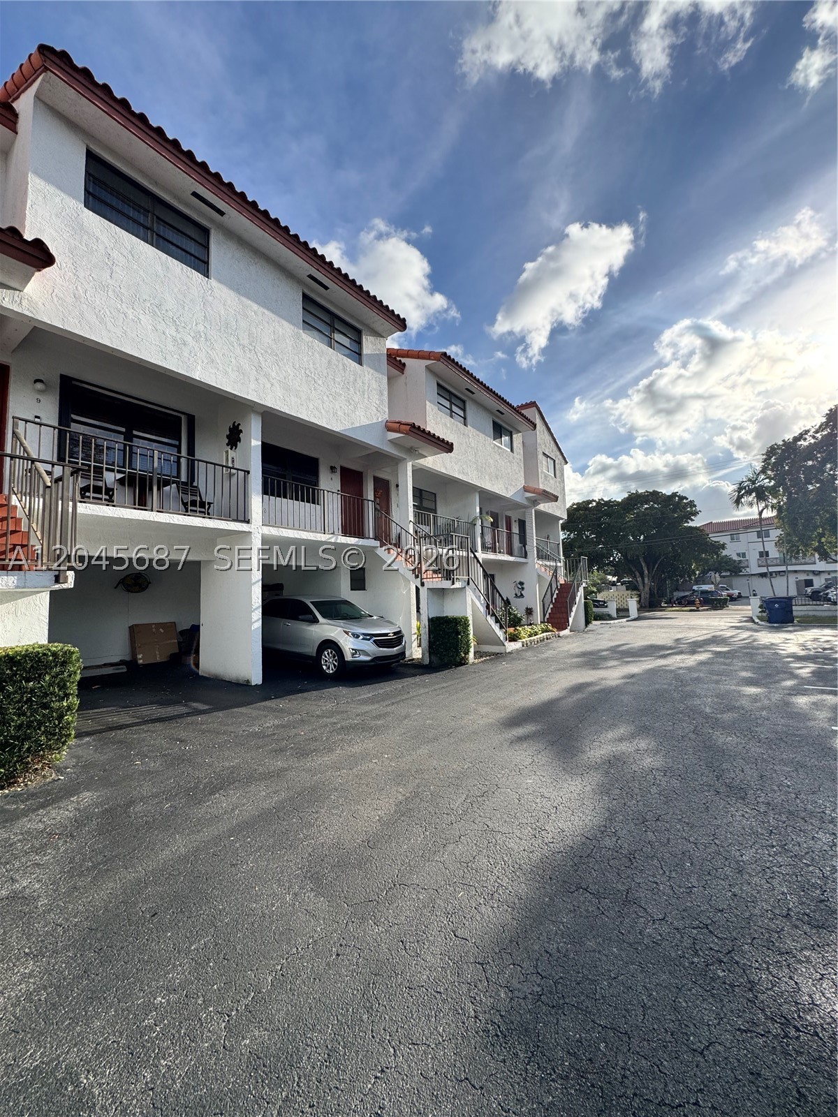 421 Swallow Dr #10, Miami Springs FL 33166