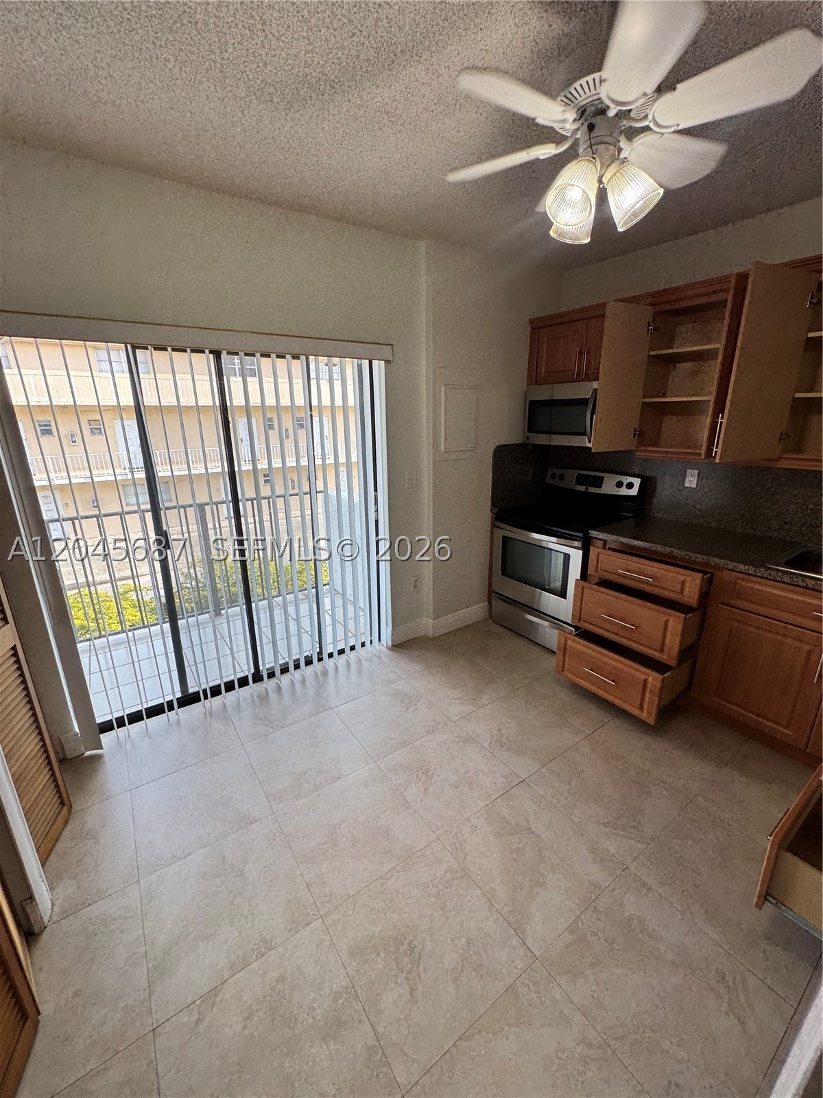 421 Swallow Dr #10, Miami Springs FL 33166