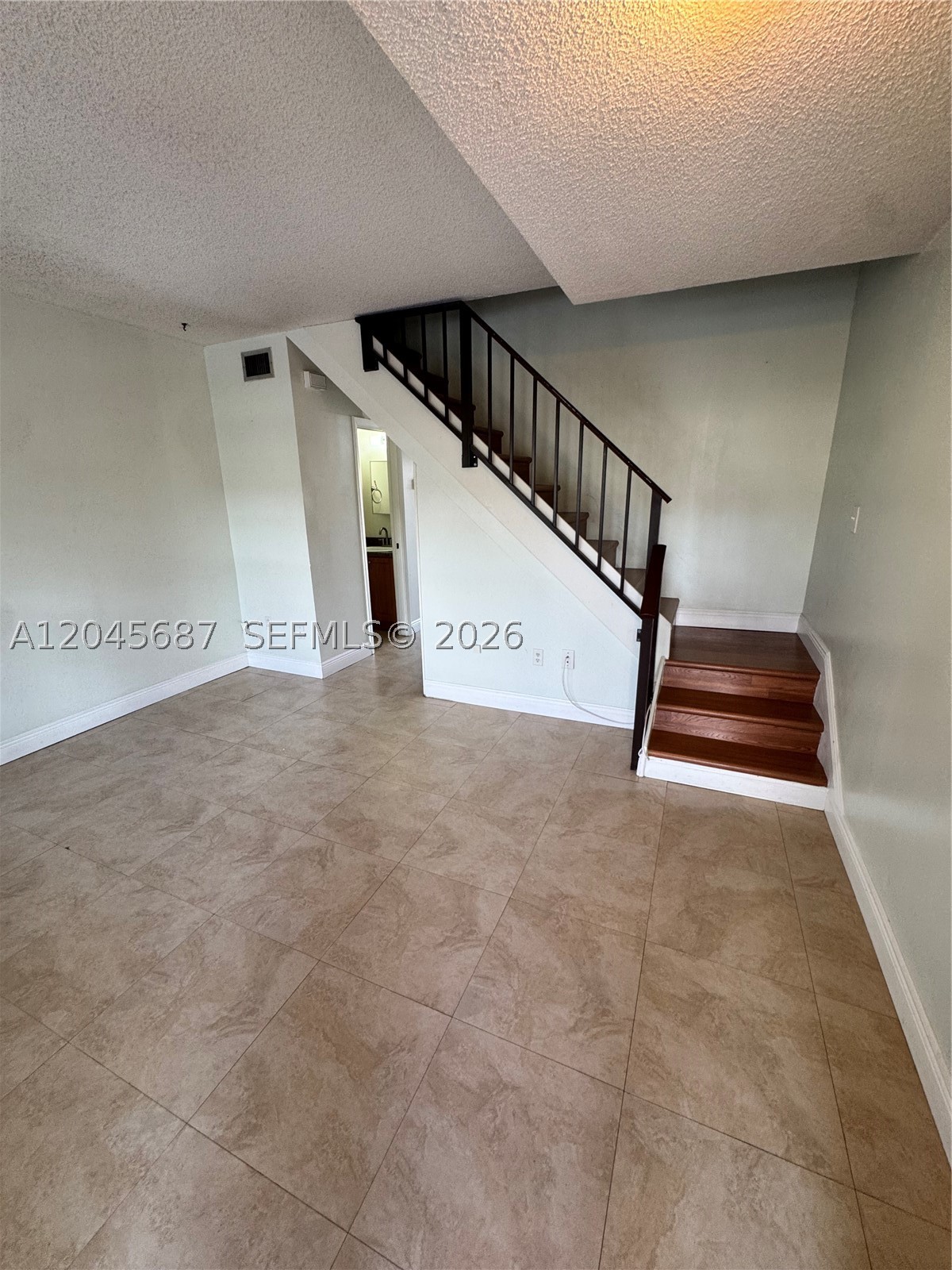 421 Swallow Dr #10, Miami Springs FL 33166