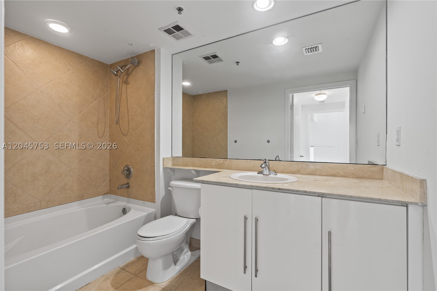 335 S Biscayne Blvd #3503, Miami FL 33131