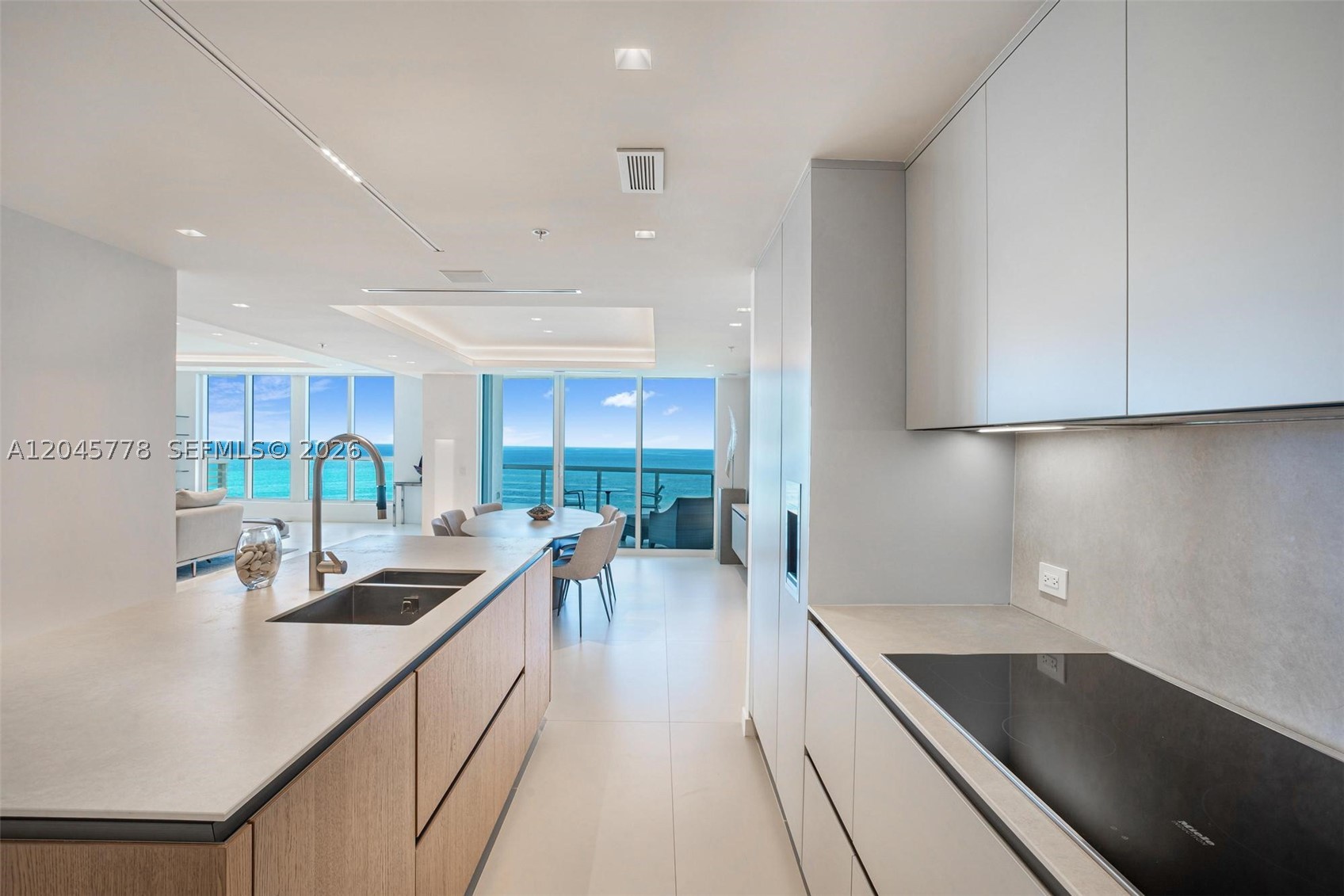 3801 Collins Ave #1503, Miami Beach FL 33140