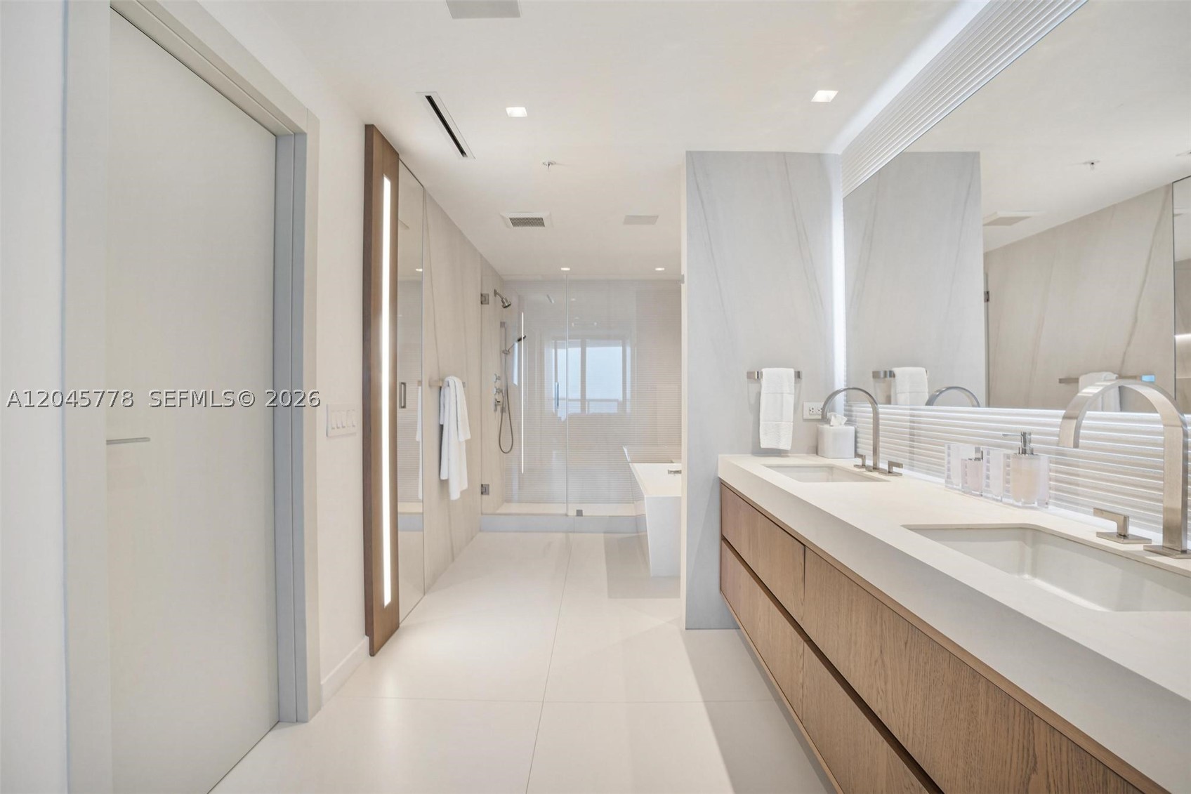 3801 Collins Ave #1503, Miami Beach FL 33140