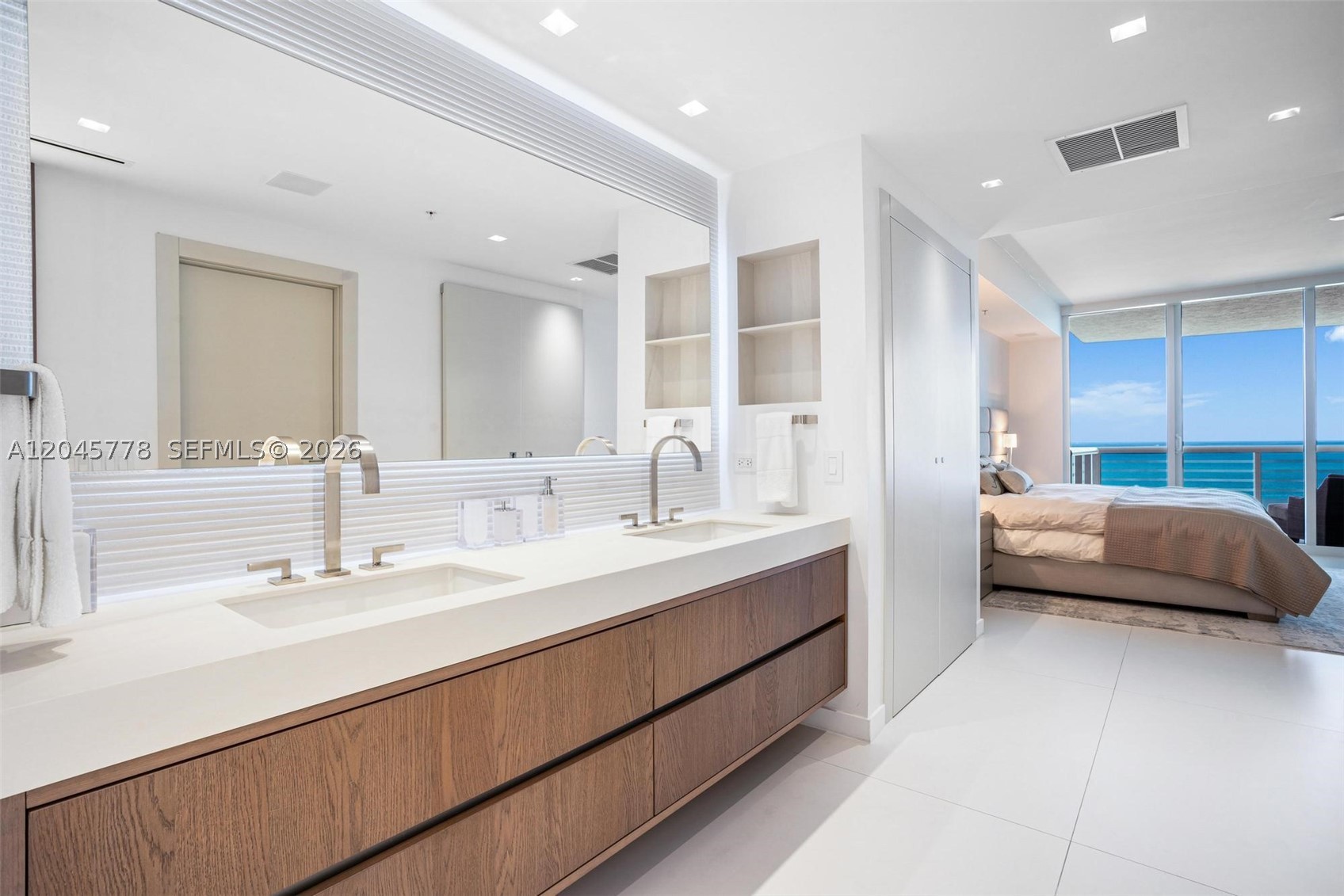 3801 Collins Ave #1503, Miami Beach FL 33140