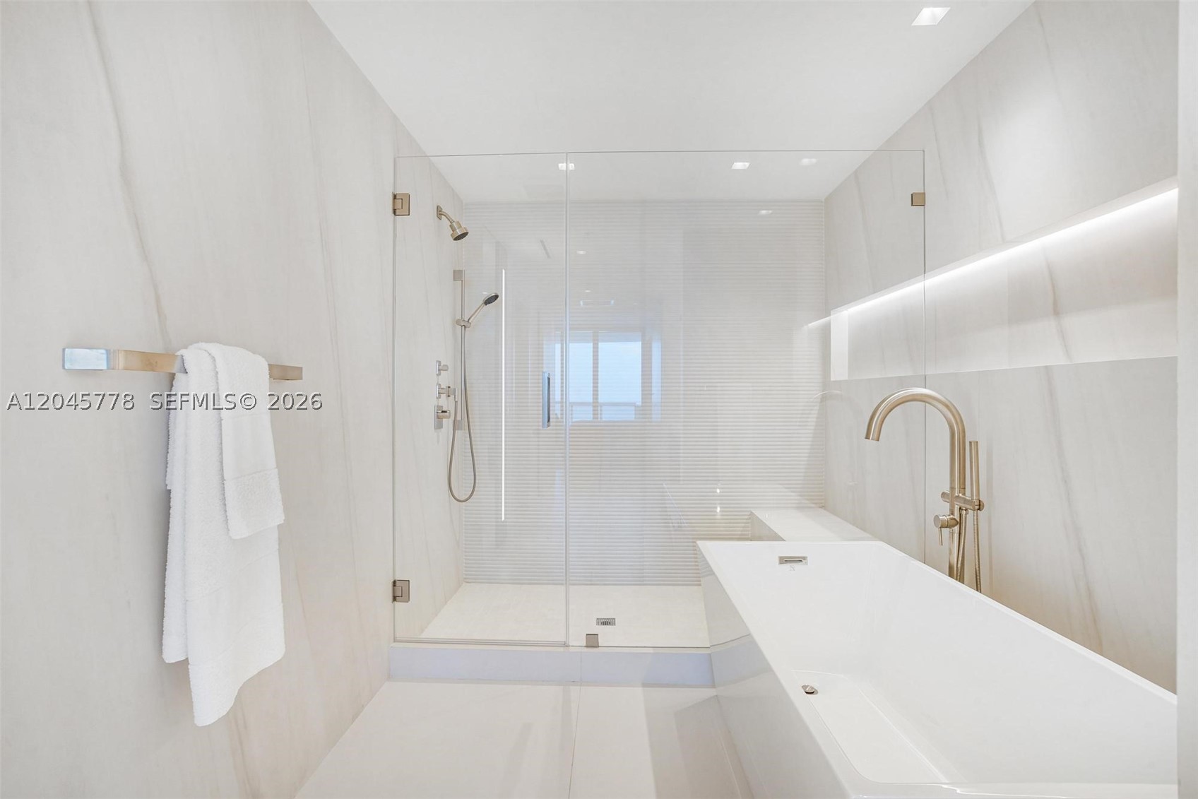 3801 Collins Ave #1503, Miami Beach FL 33140