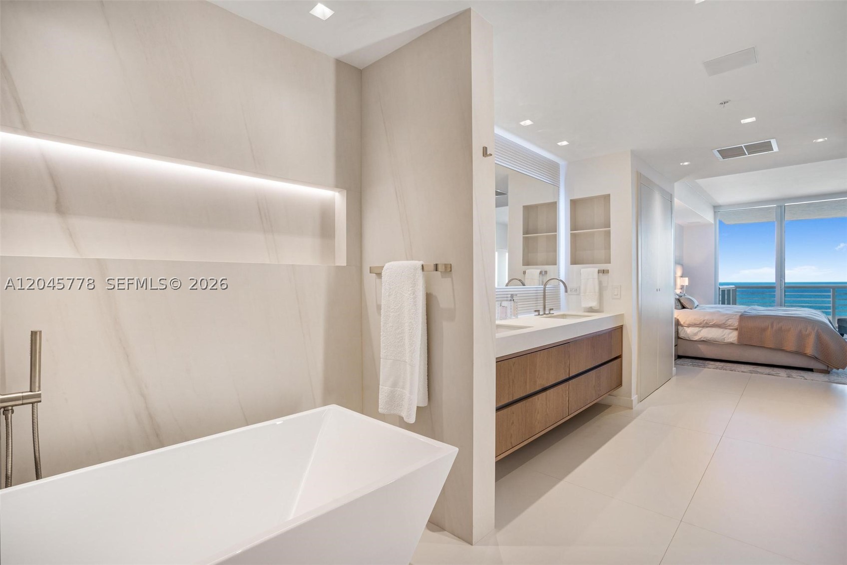 3801 Collins Ave #1503, Miami Beach FL 33140