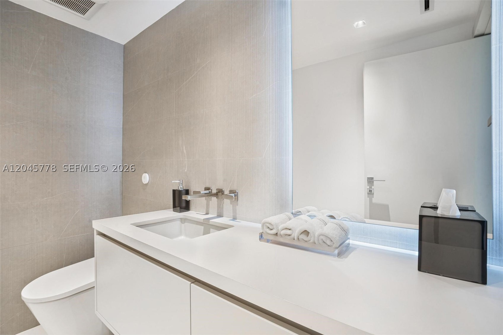 3801 Collins Ave #1503, Miami Beach FL 33140