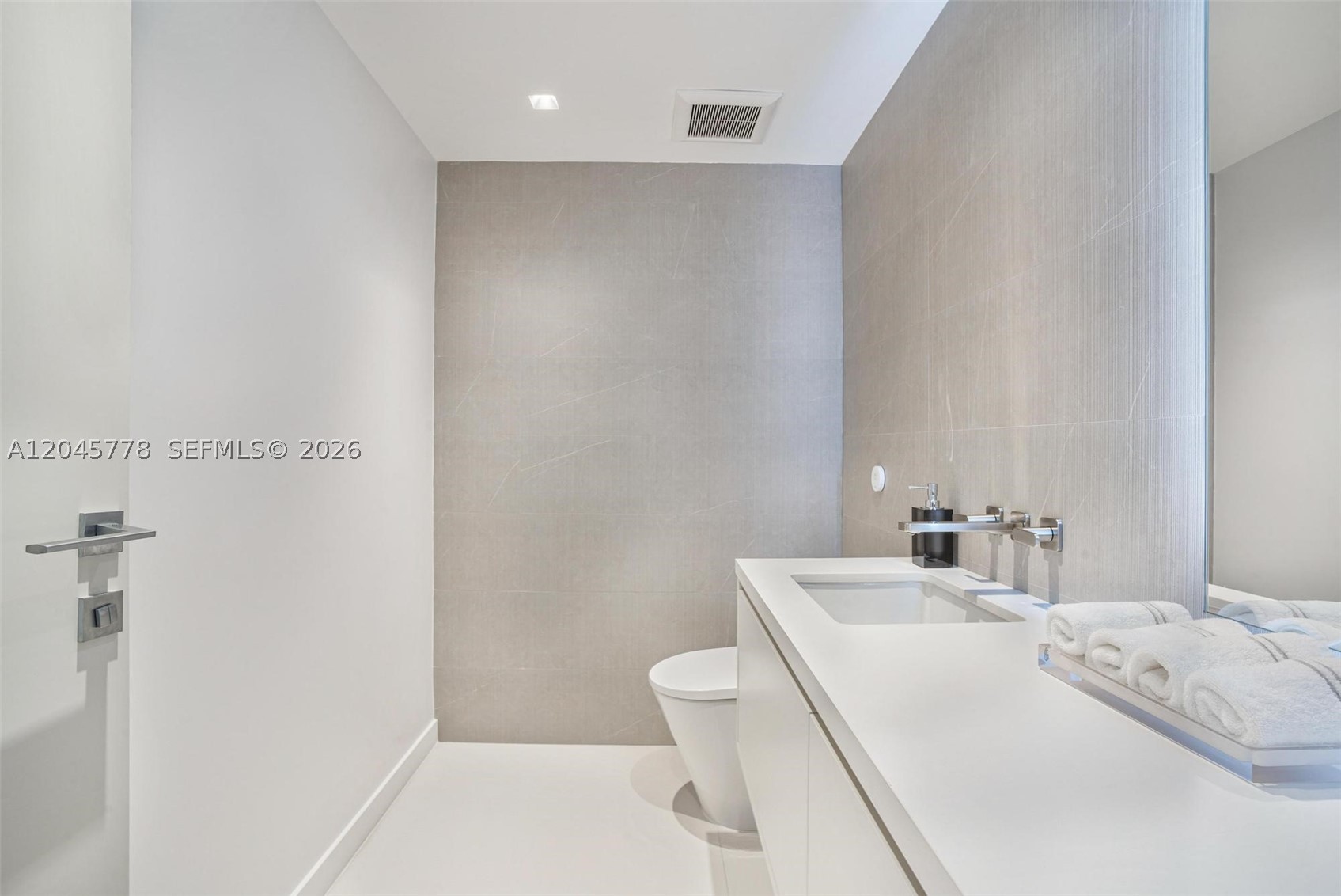 3801 Collins Ave #1503, Miami Beach FL 33140