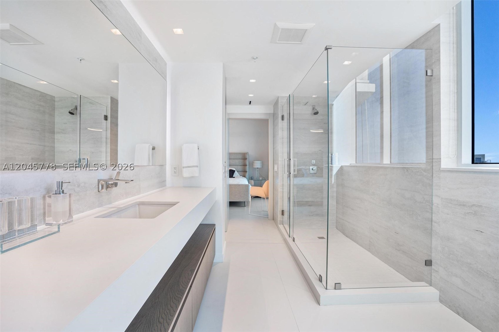 3801 Collins Ave #1503, Miami Beach FL 33140