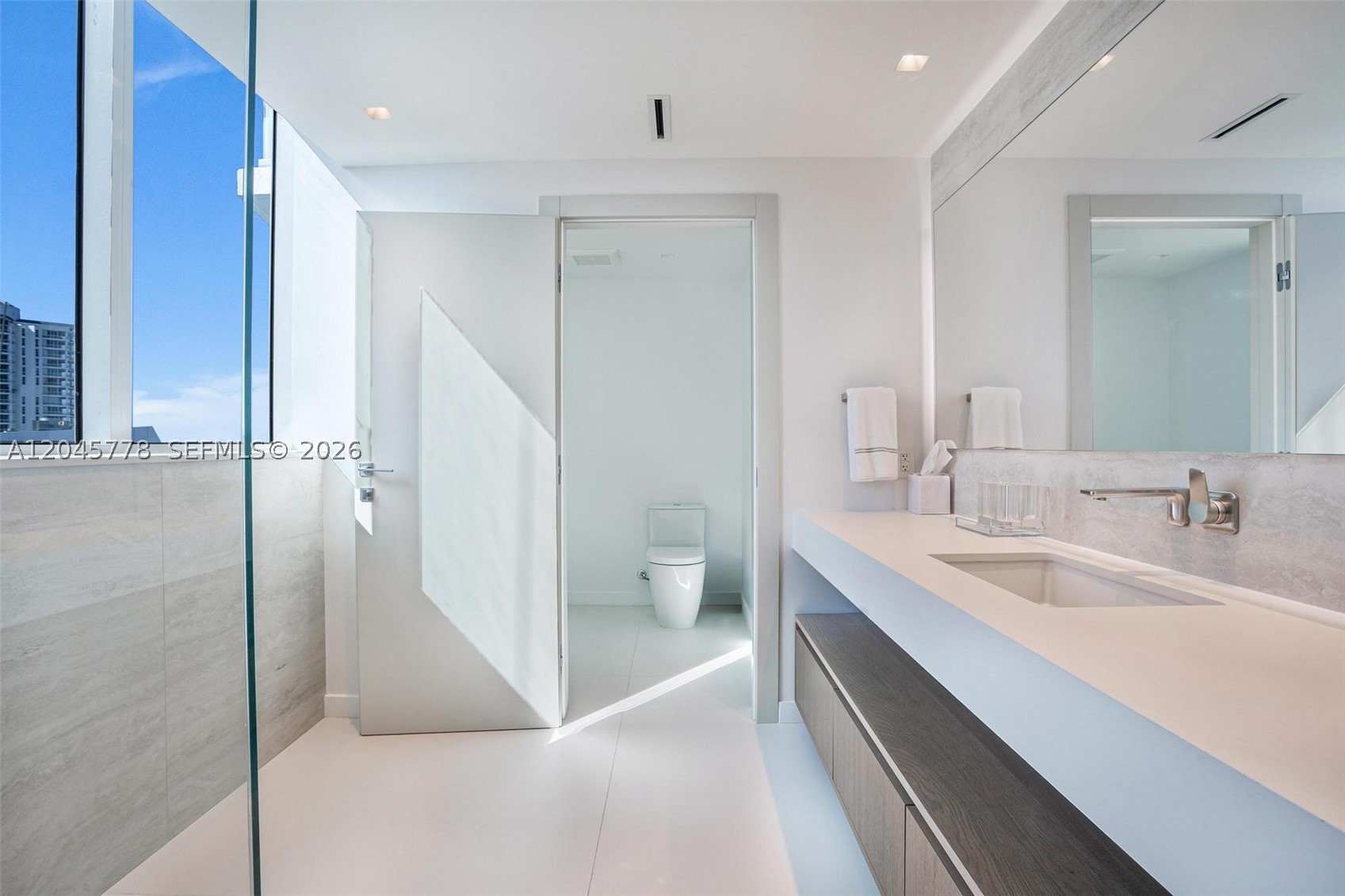 3801 Collins Ave #1503, Miami Beach FL 33140