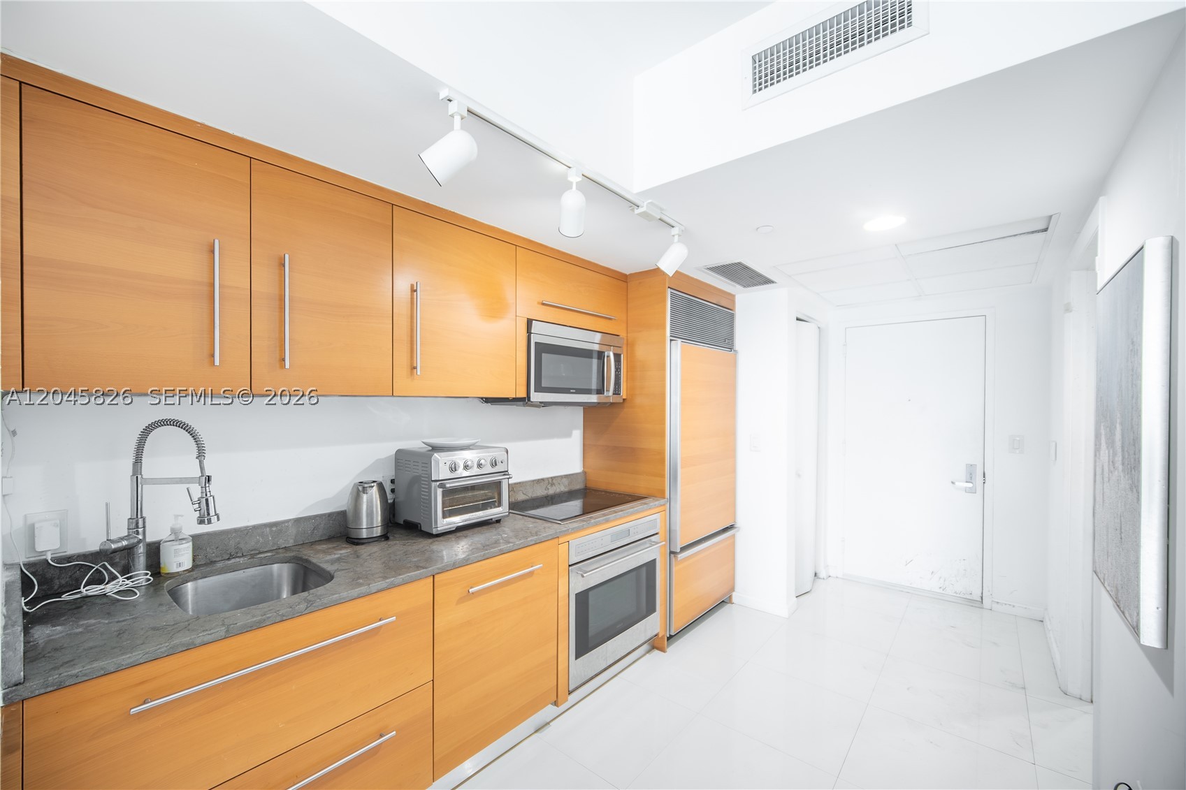 475 Brickell Ave #2010, Miami FL 33131