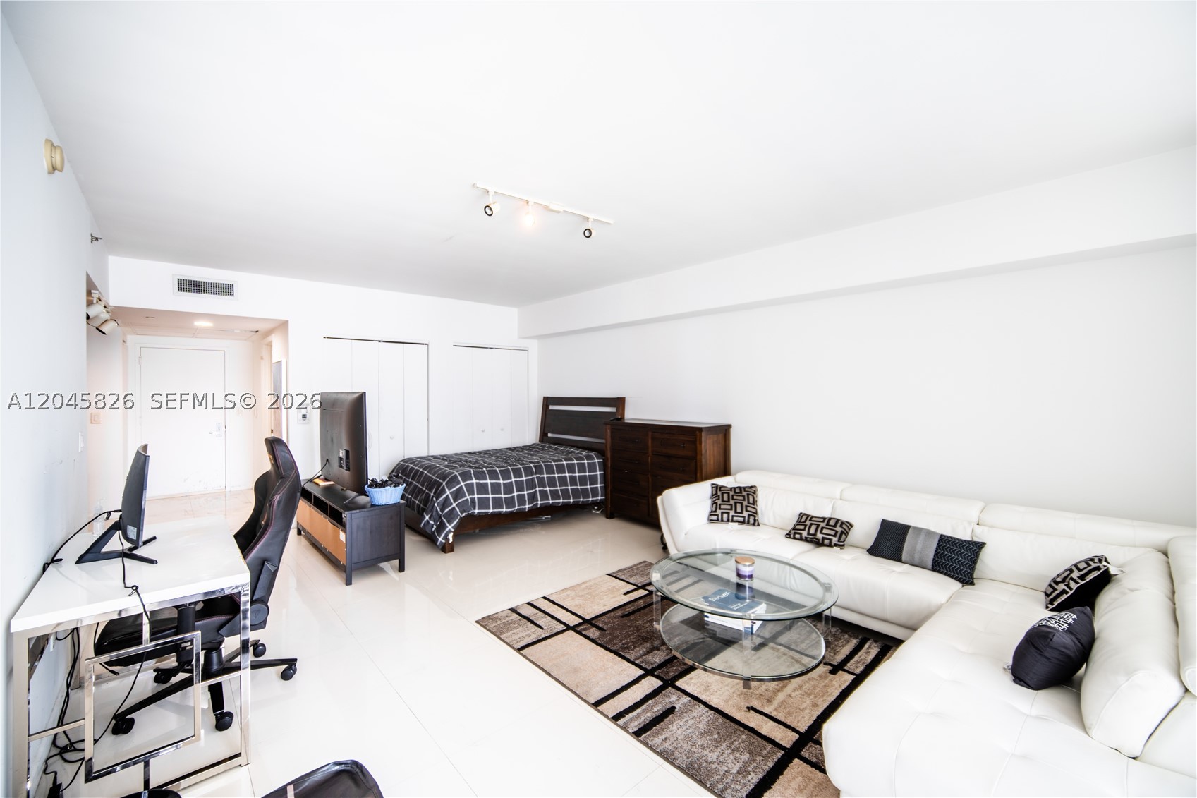 475 Brickell Ave #2010, Miami FL 33131
