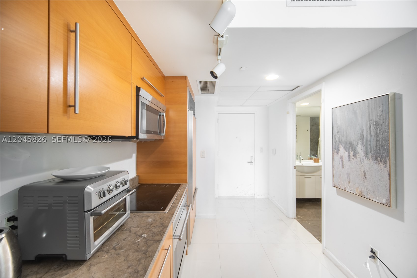 475 Brickell Ave #2010, Miami FL 33131
