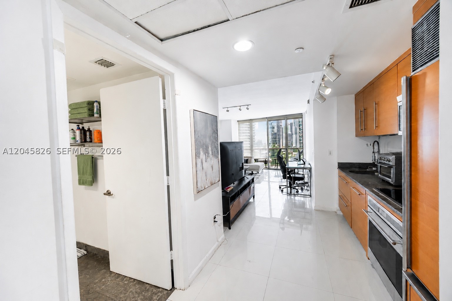 475 Brickell Ave #2010, Miami FL 33131