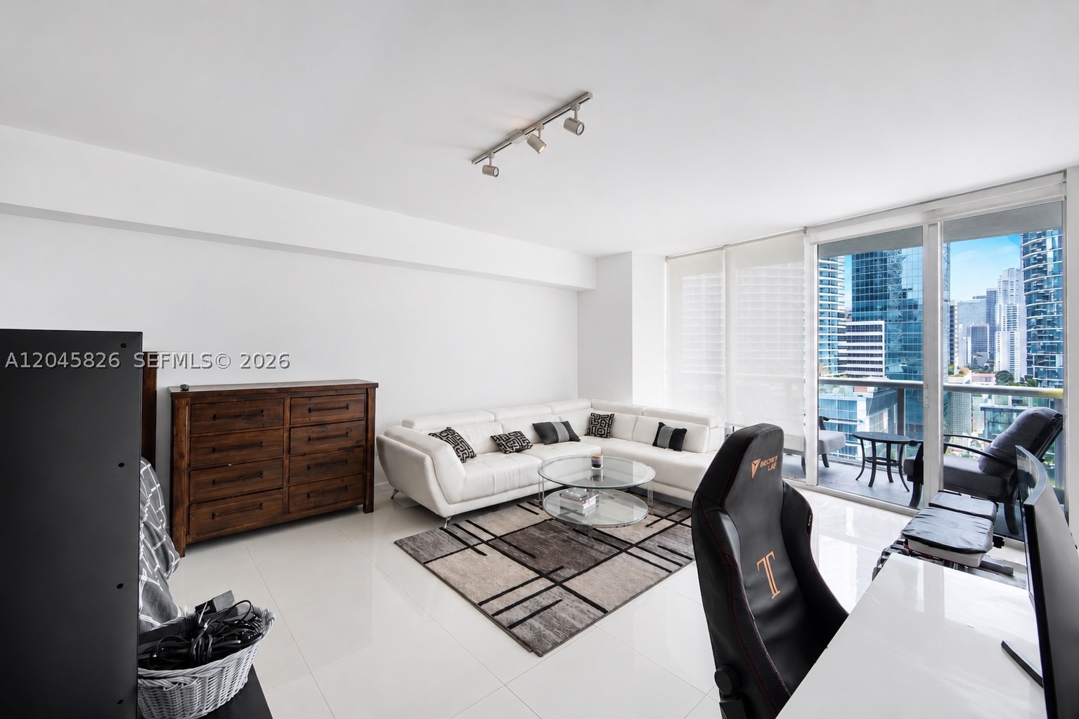 475 Brickell Ave #2010, Miami FL 33131