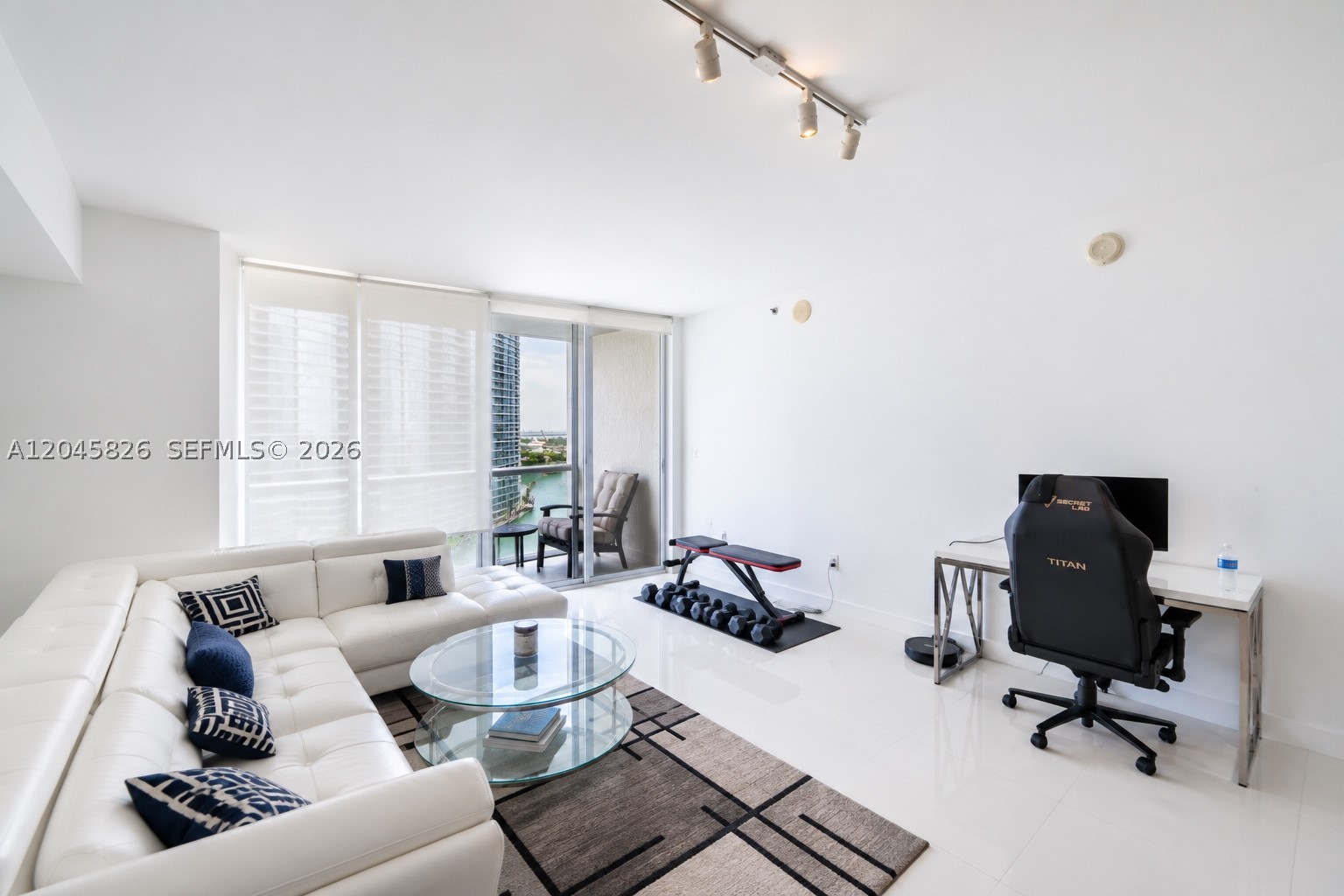 475 Brickell Ave #2010, Miami FL 33131