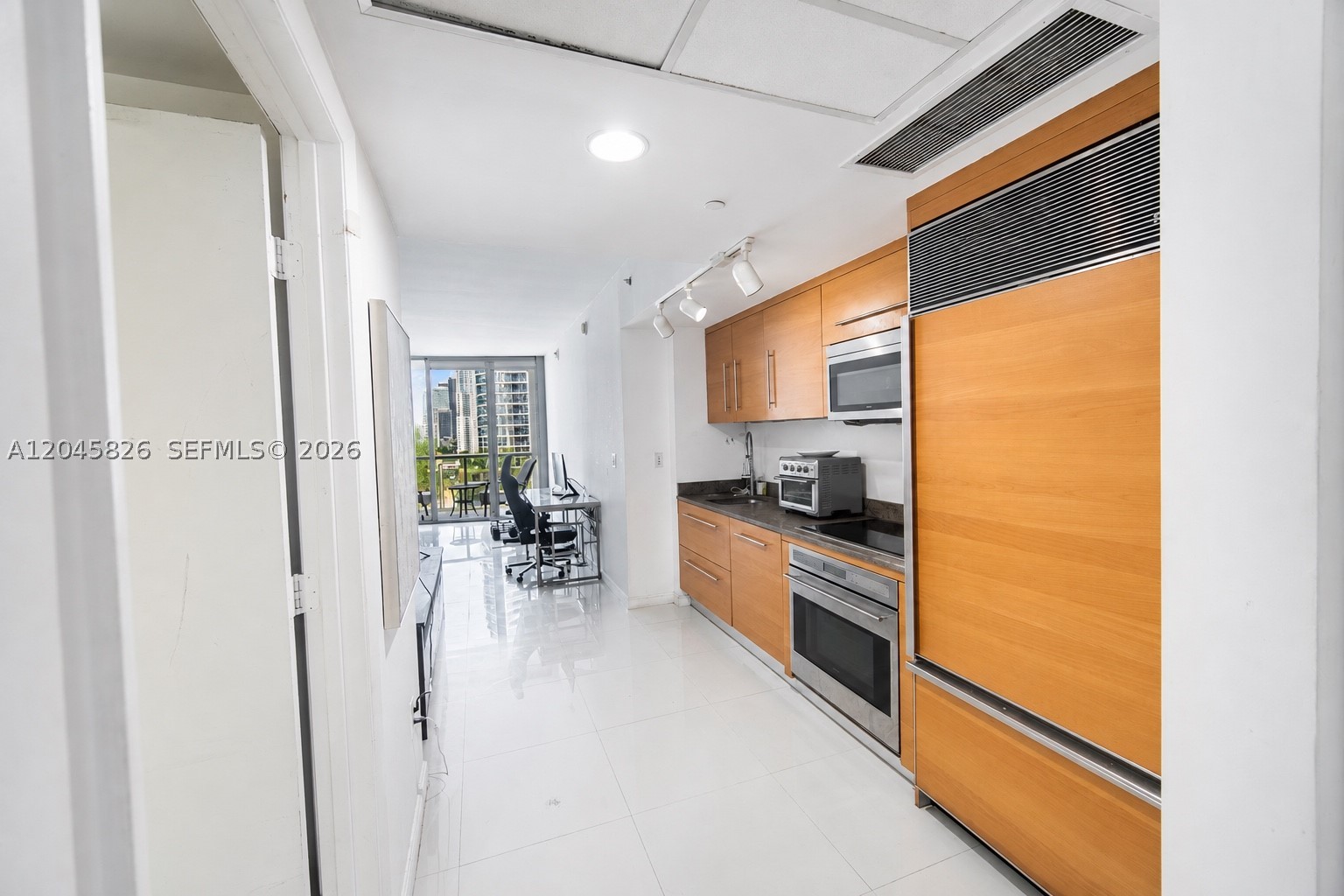 475 Brickell Ave #2010, Miami FL 33131
