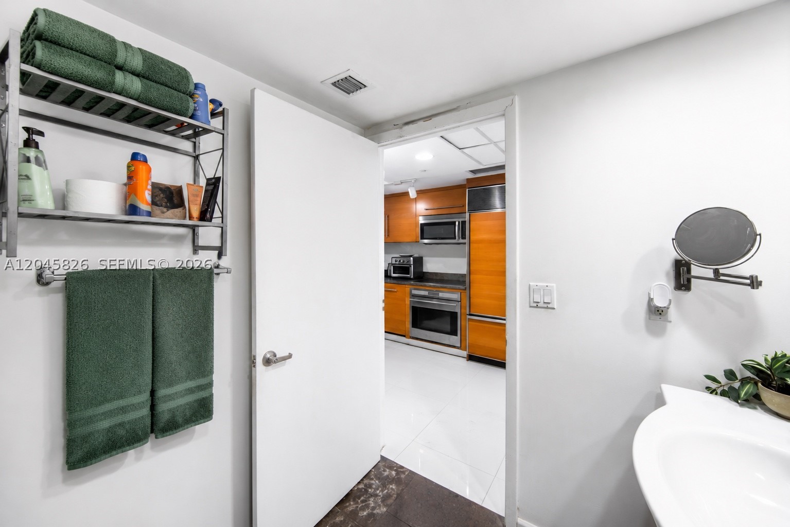 475 Brickell Ave #2010, Miami FL 33131
