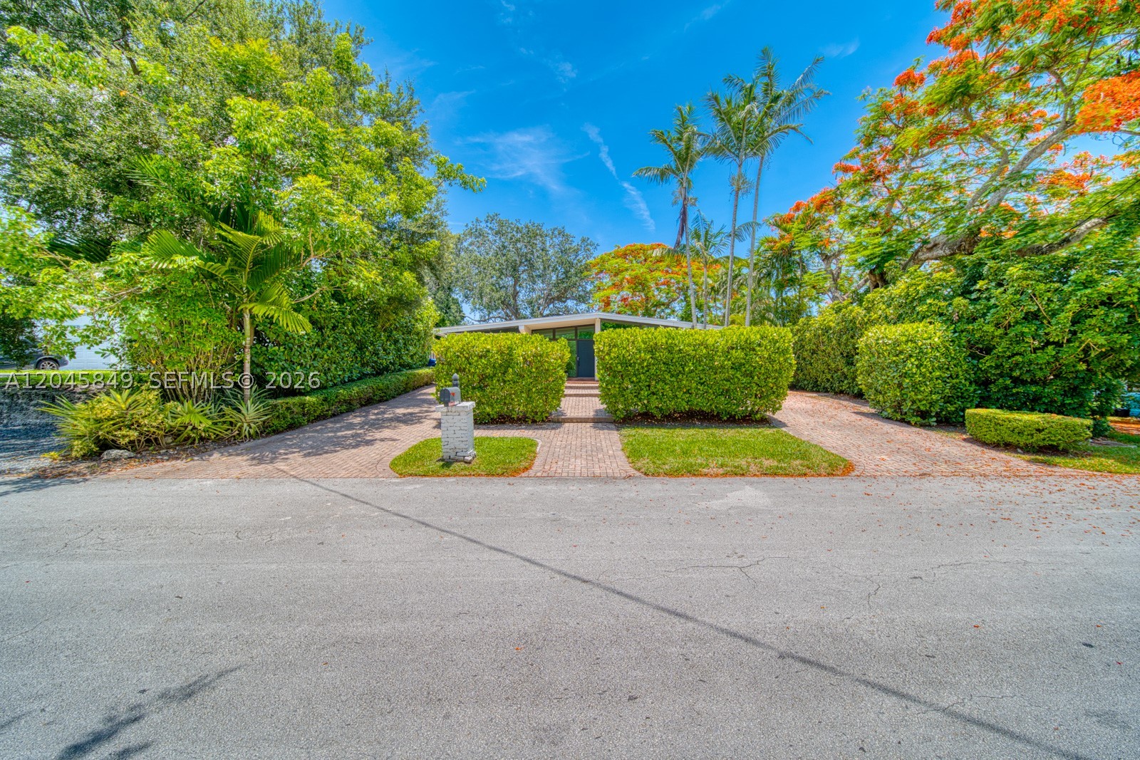 7055 SW 84th Ave, Miami FL 33143