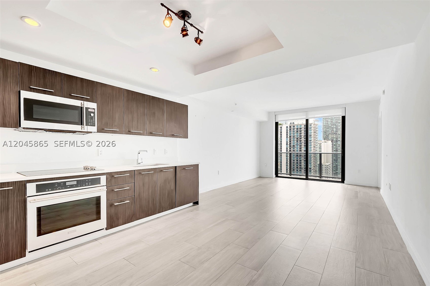55 SW 9th St #3104, Miami FL 33130