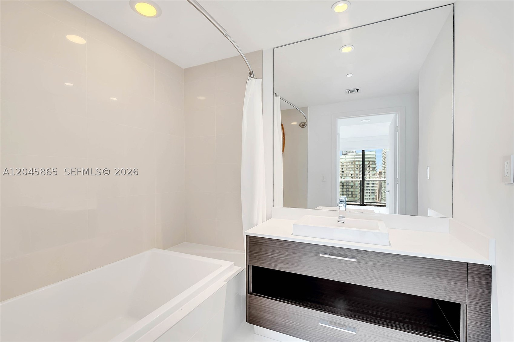 55 SW 9th St #3104, Miami FL 33130
