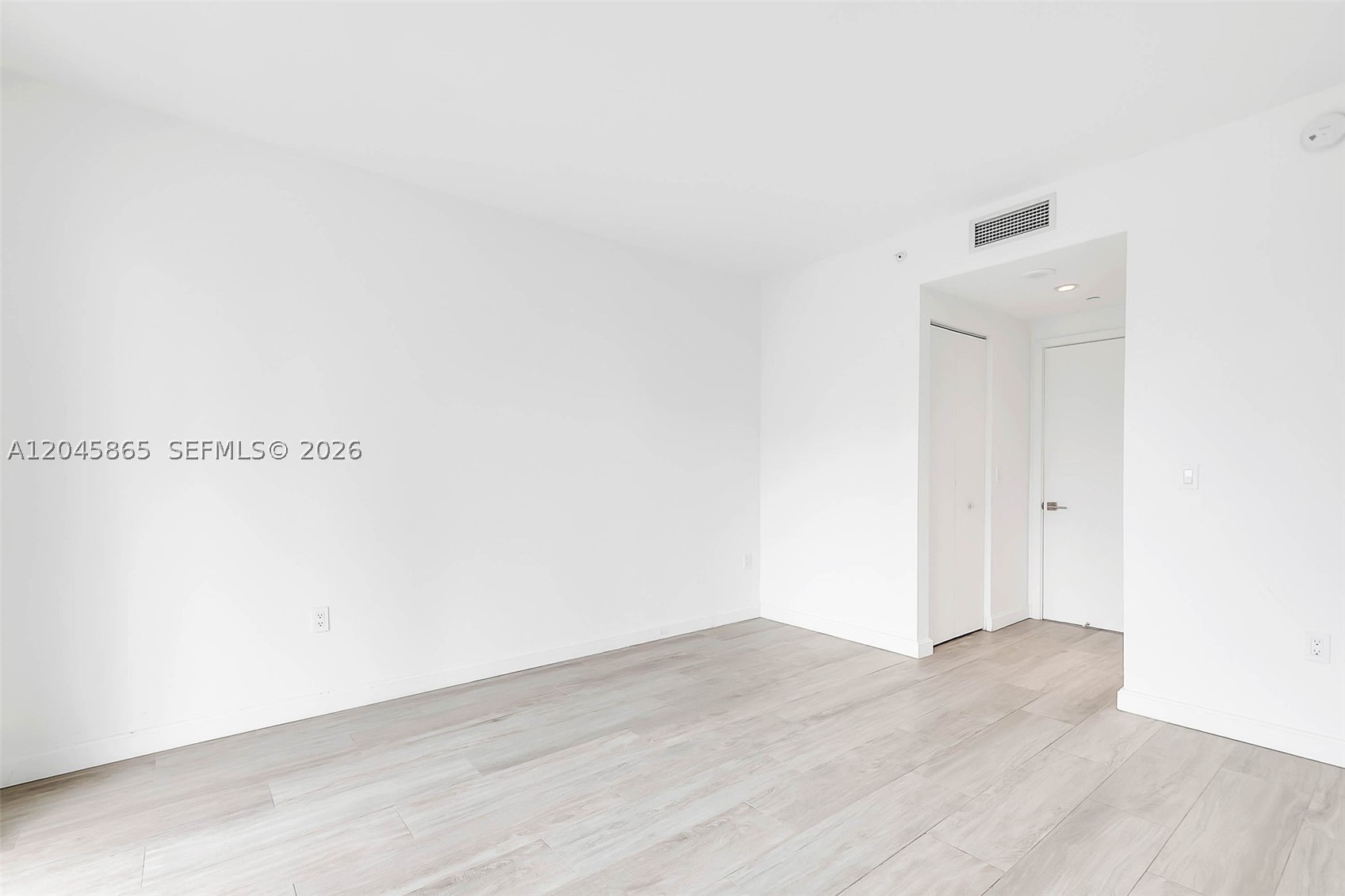 55 SW 9th St #3104, Miami FL 33130