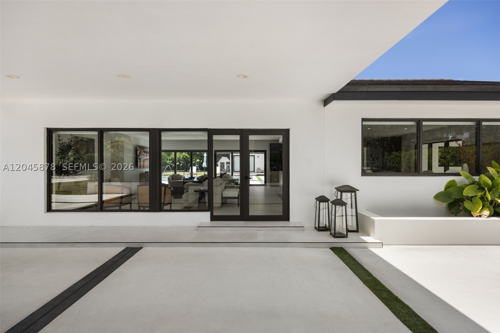 8960 SW 118th St, Miami FL 33176