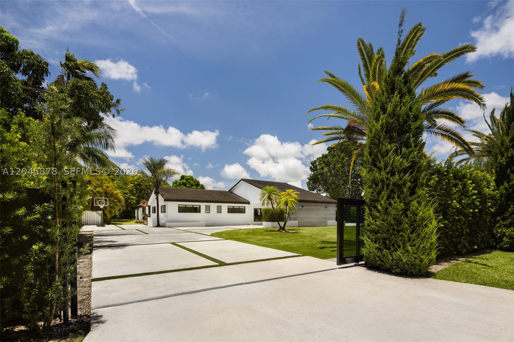8960 SW 118th St, Miami FL 33176