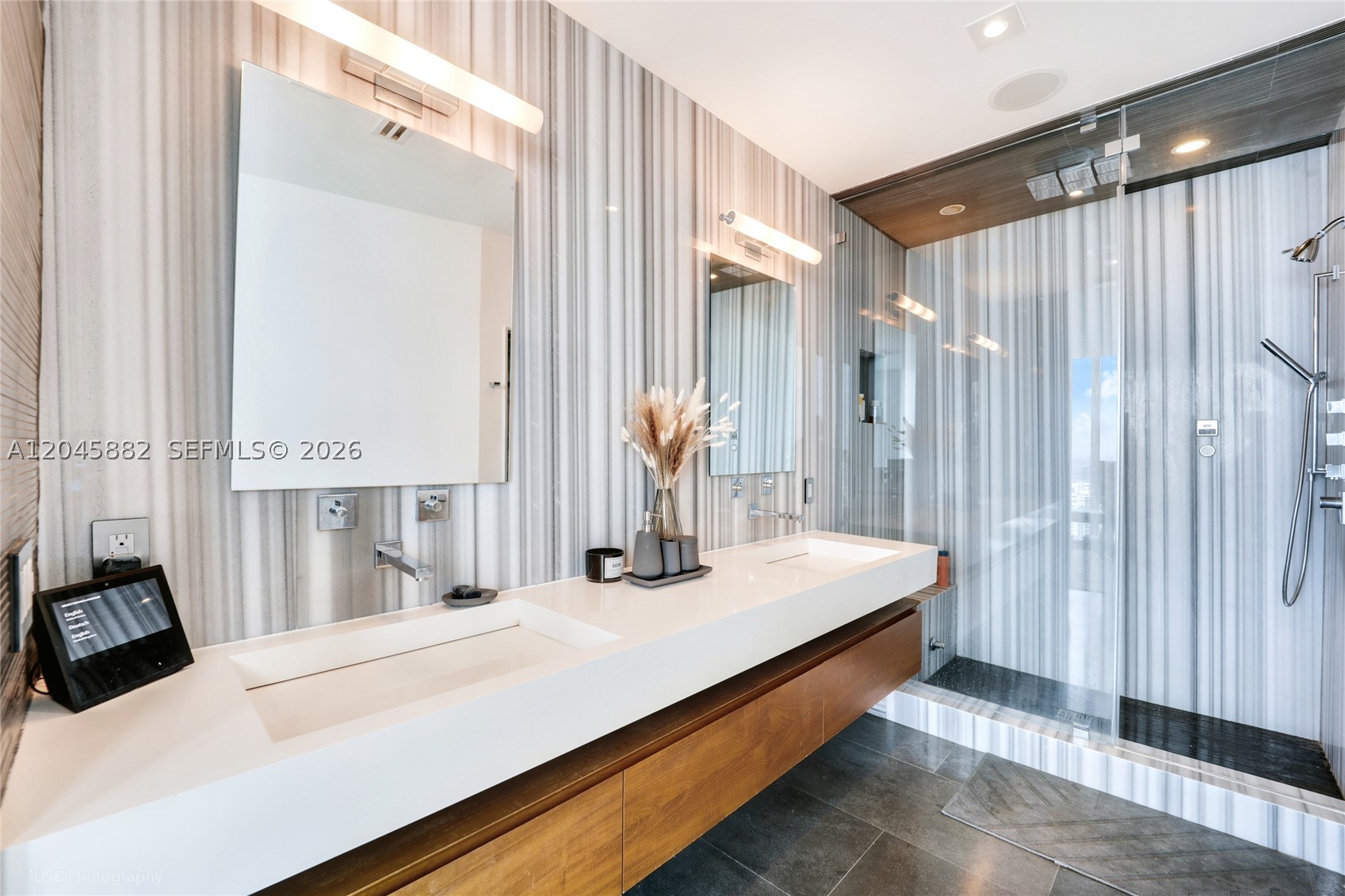 888 Biscayne Blvd #5112, Miami FL 33132