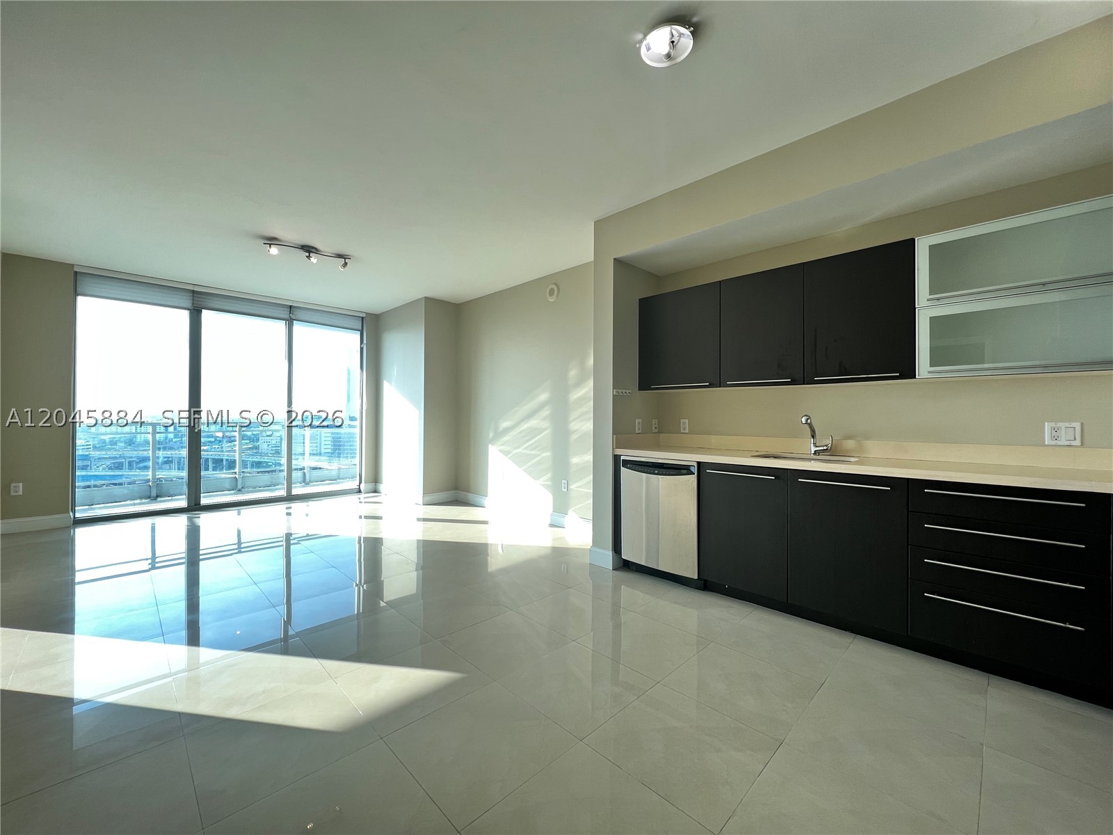 90 SW 3rd St #1710, Miami FL 33130