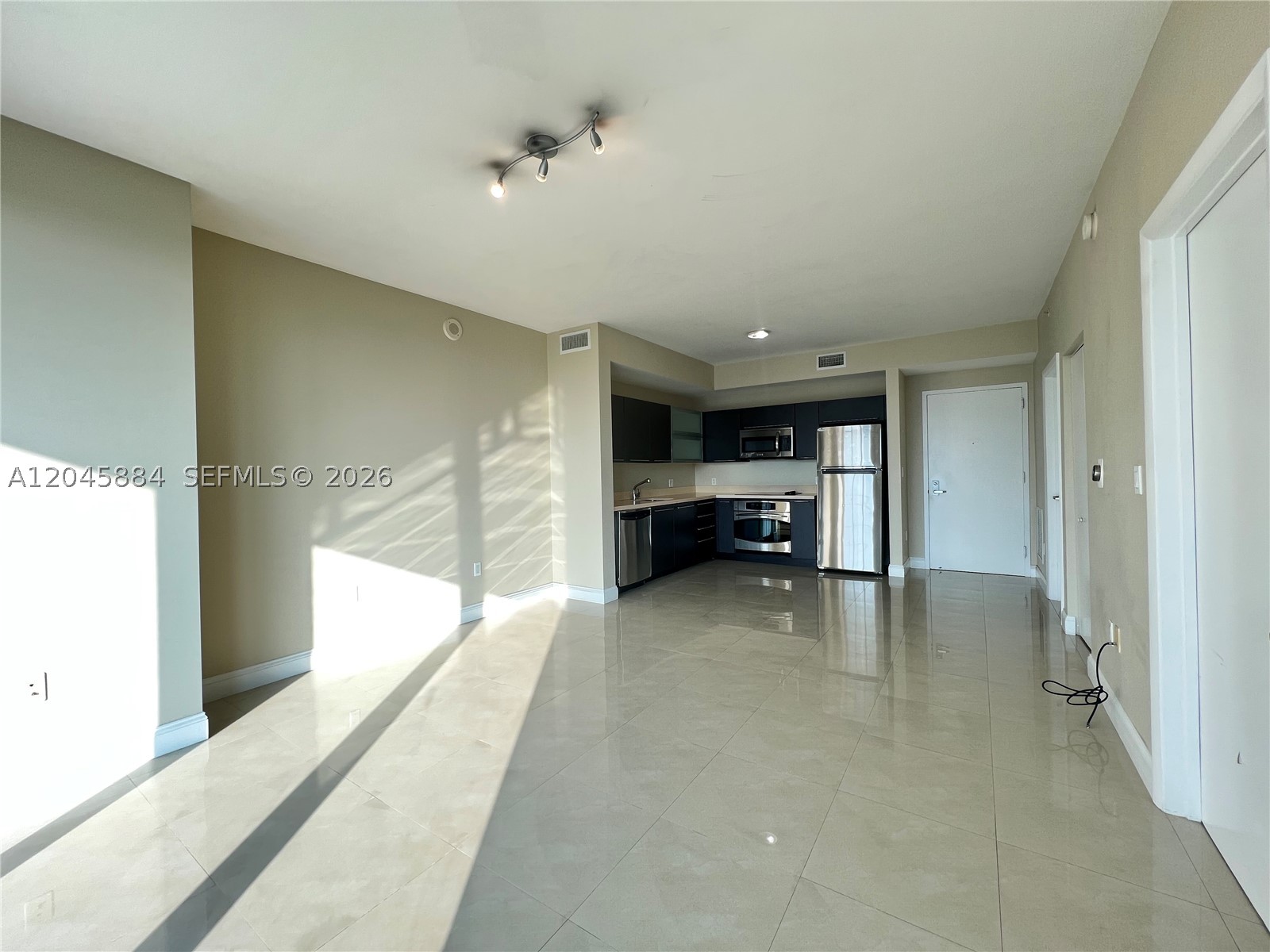 90 SW 3rd St #1710, Miami FL 33130
