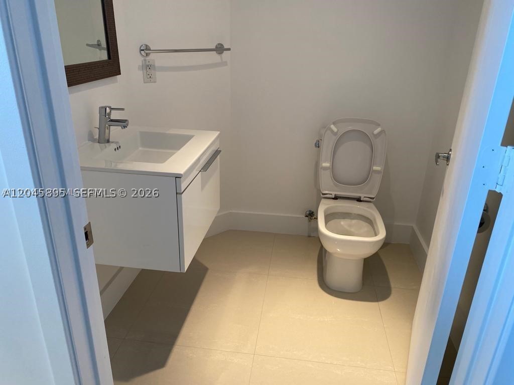 North Miami Beach FL 33160 - A12045895