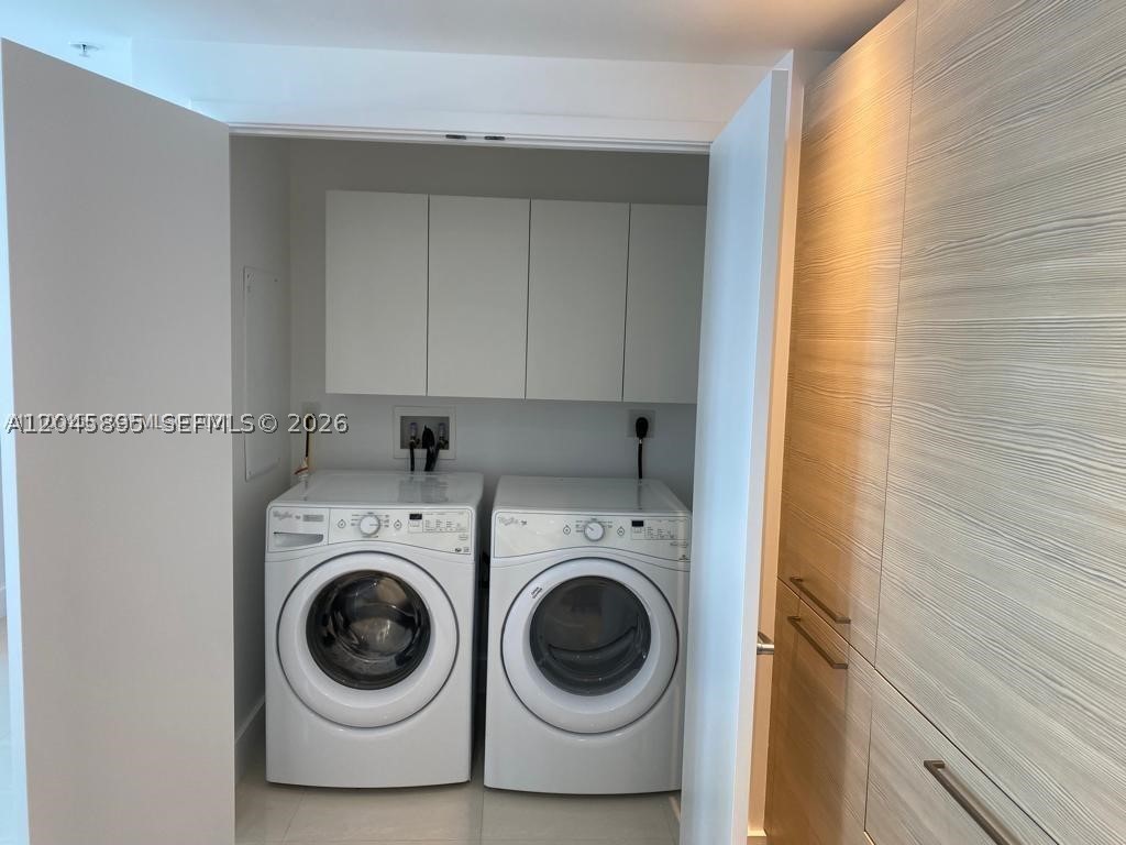 North Miami Beach FL 33160 - A12045895