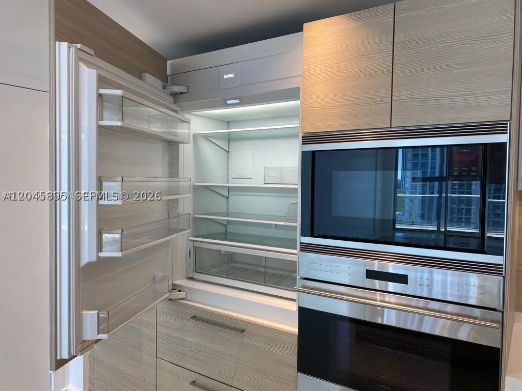 North Miami Beach FL 33160 - A12045895