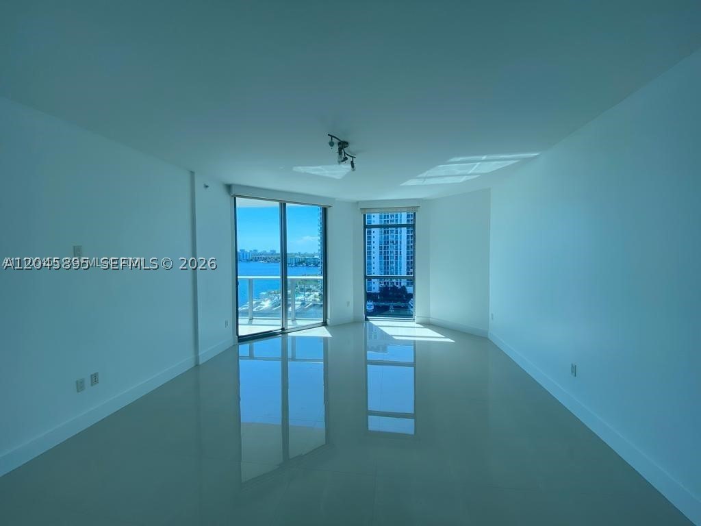 North Miami Beach FL 33160 - A12045895