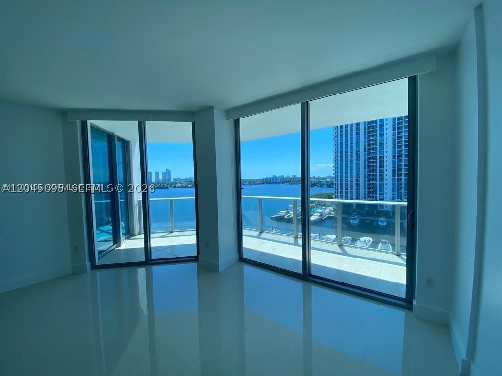 North Miami Beach FL 33160 - A12045895