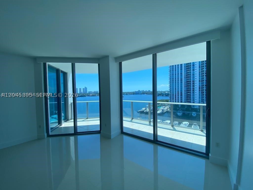 North Miami Beach FL 33160 - A12045895