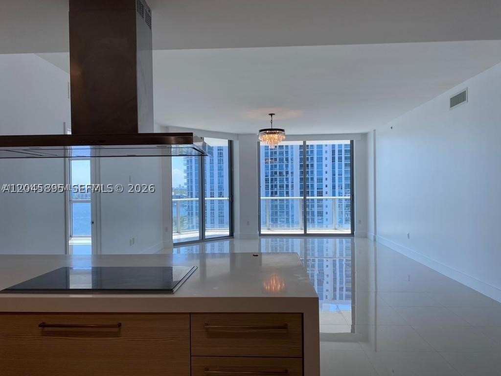 North Miami Beach FL 33160 - A12045895