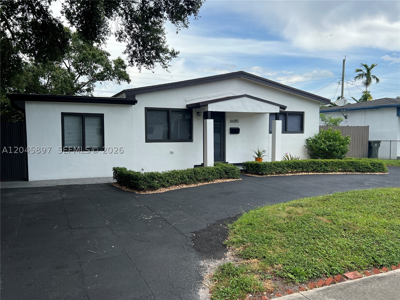 6685 NW 38th Ter #n/a, Virginia Gardens FL 33166
