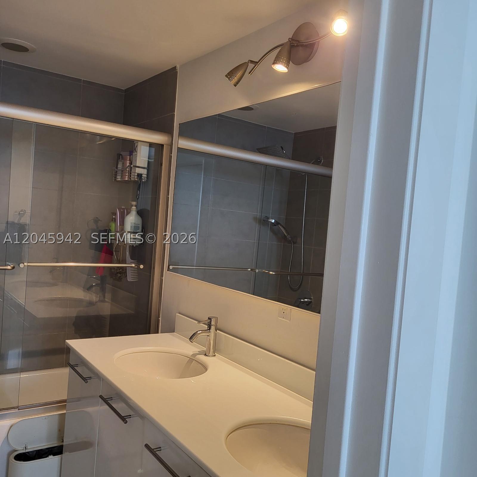 92 SW 3rd St #3207, Miami FL 33130