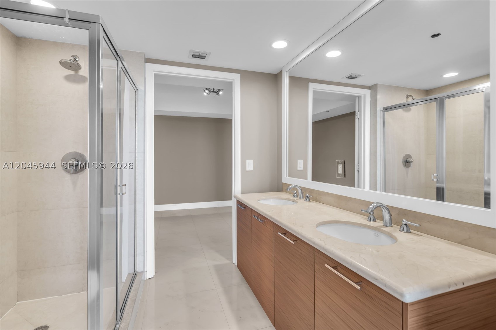 50 Biscayne Blvd #4208, Miami FL 33132