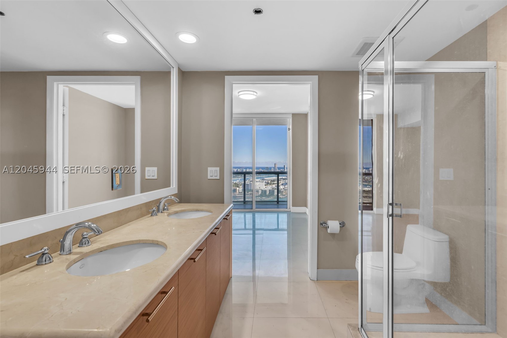 50 Biscayne Blvd #4208, Miami FL 33132
