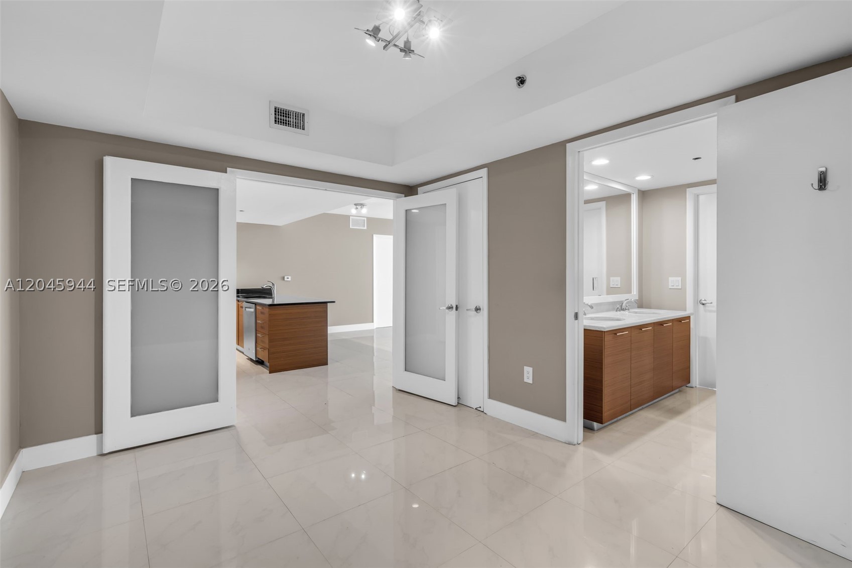 50 Biscayne Blvd #4208, Miami FL 33132