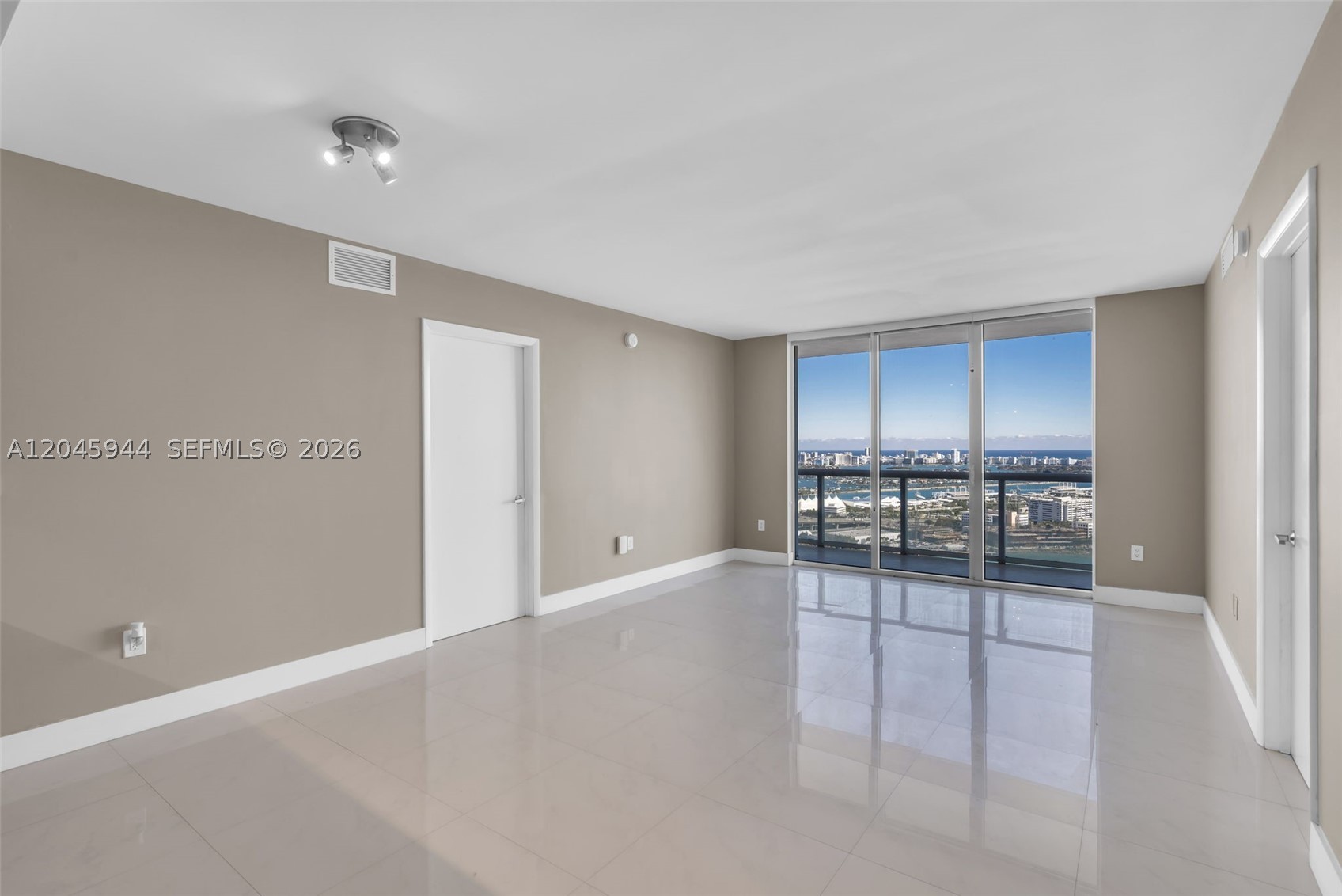 50 Biscayne Blvd #4208, Miami FL 33132