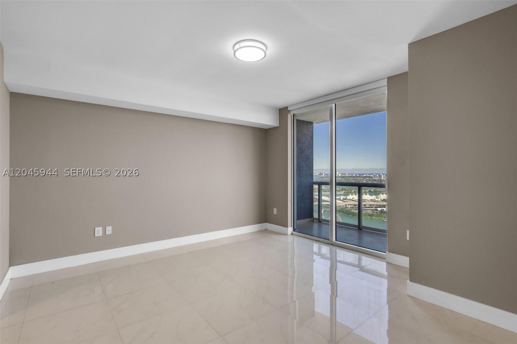 50 Biscayne Blvd #4208, Miami FL 33132