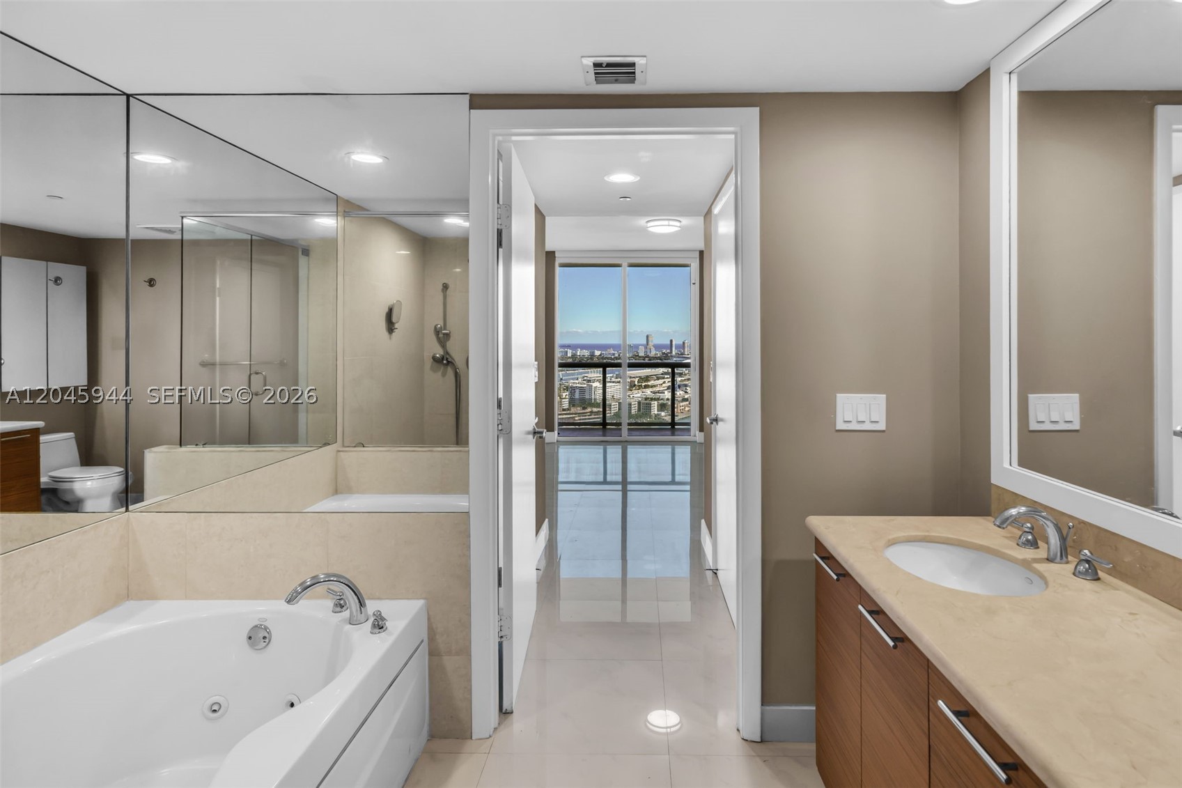 50 Biscayne Blvd #4208, Miami FL 33132