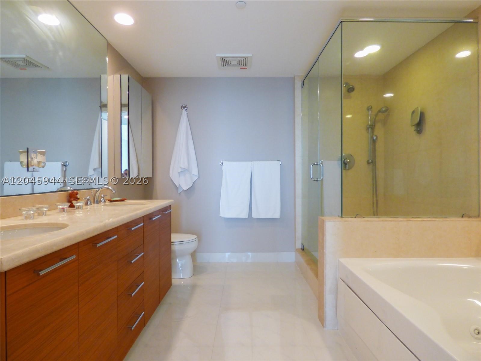 50 Biscayne Blvd #4208, Miami FL 33132