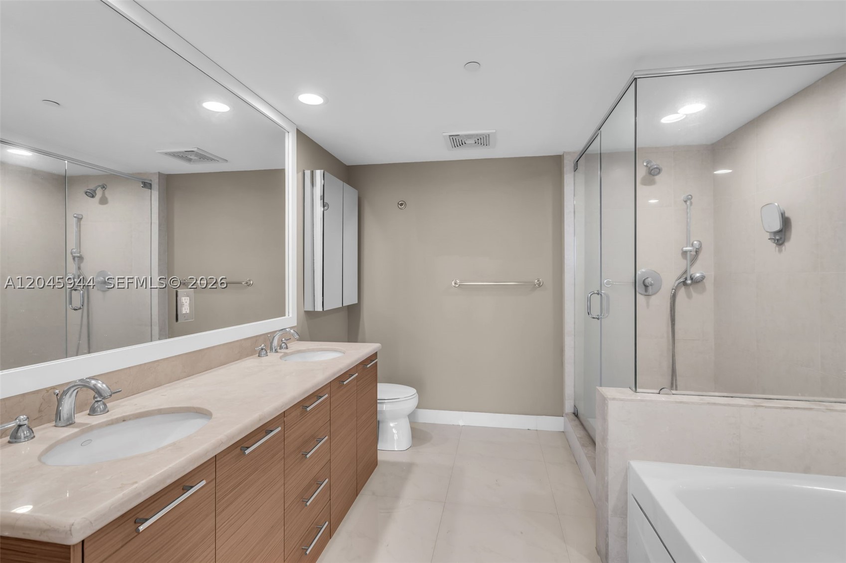 50 Biscayne Blvd #4208, Miami FL 33132