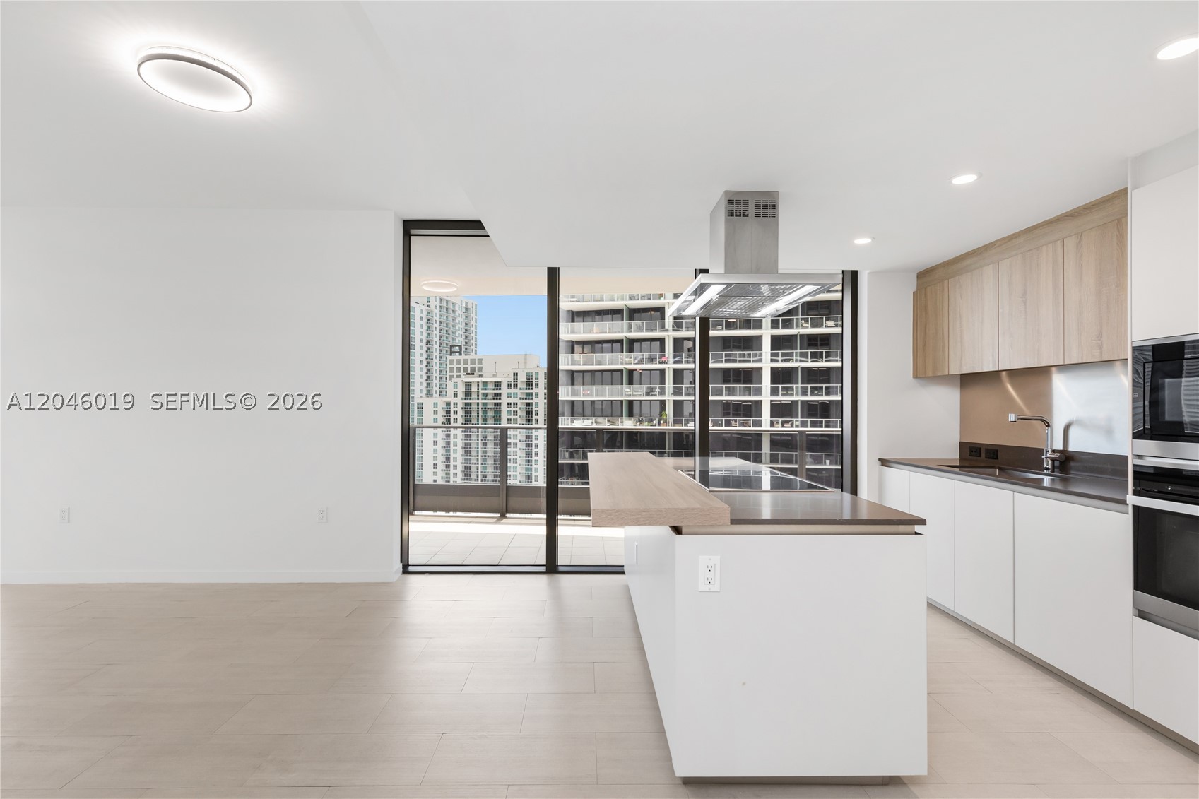 1000 Brickell Plz #4015, Miami FL 33131